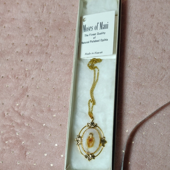 NIB Moses of Maui shell necklace - Picture 2 of 6